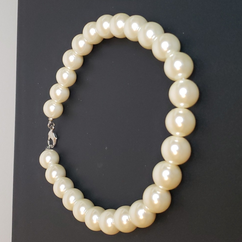 Faux Pearl Necklace *EUC*